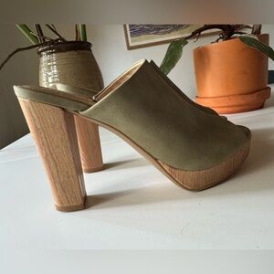 Chinese Laundry Khaki Block Heel Platform Mules